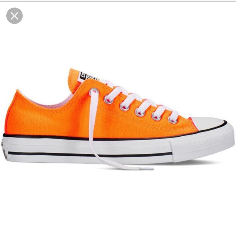 Orange CONVERSE! Sporty and cute